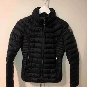  - Helt ny Parajumper vårjacka/höstjackan. Storlek XS men passar S💞💫