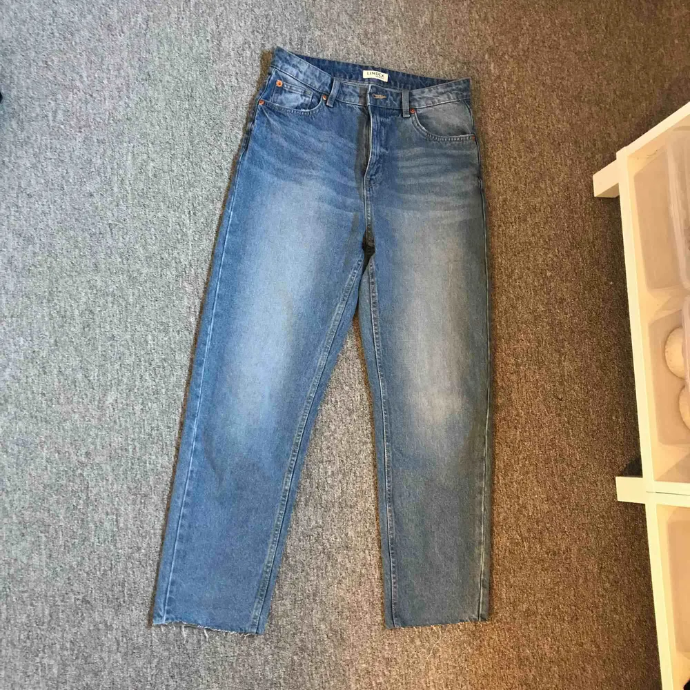 Snygga, helt oanvända mom jeans!💕. Jeans & Byxor.