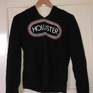 Hoodie från Hollister, aldrig använd och storlek S men passar M