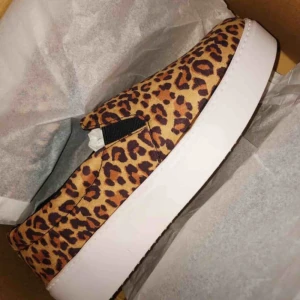  - storlek 40 men passar 39 bättre.  helt oanvända pga för små för mig 🧡