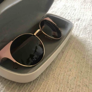  - Solglasögon från Zara, Monki och Asos i den ordningen. 30 kr var 70 kr för alla tre💕