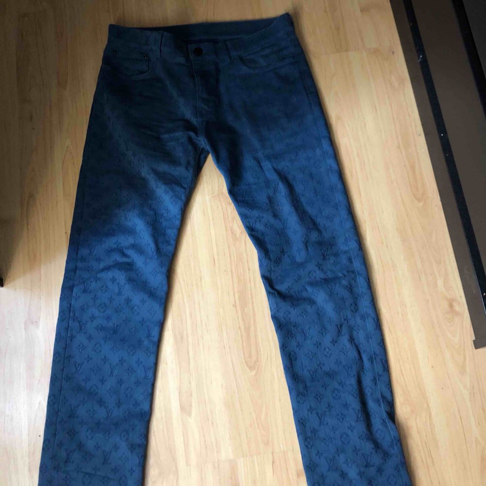 Louis vuitton jeans köpta i Stockholm | Plick Second Hand