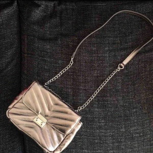  - Crossbody väska från Nelly, använd en gång