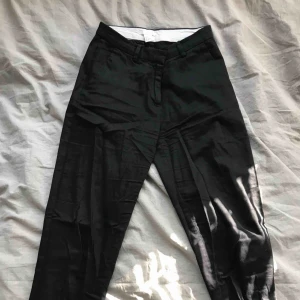  - Kostymbyxor från h&m, så gott som nya dock lite skrynkliga på bilden. 🕊frakt tillkommer🕊 🦋kolla gärna in mina andra annonser🦋