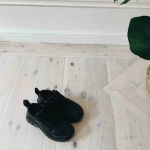  - Eytys Angels i svart skinn 🎆💜 