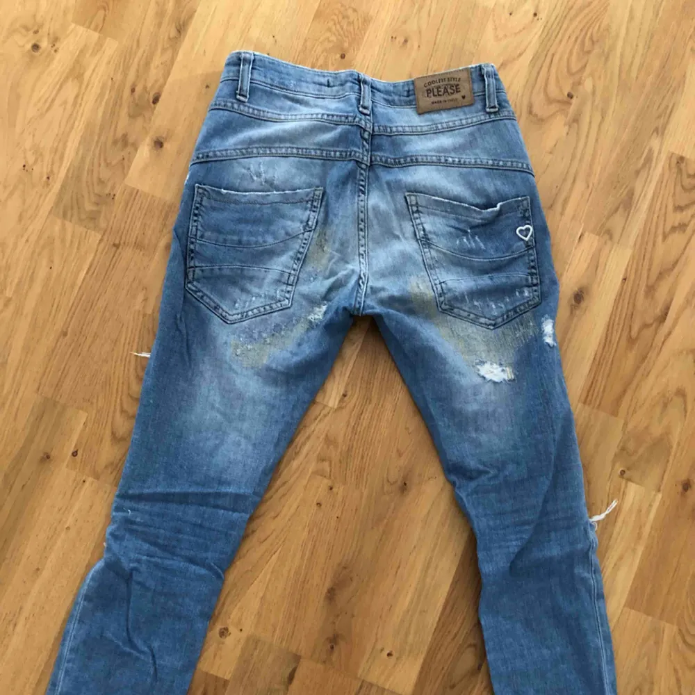 Please jeans storlek XXS men skulle säga att de är lite stora i storleken och är som XS. Jeans & Byxor.