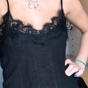  - Gulligt festlinne. Köparen står för frakt 🦋