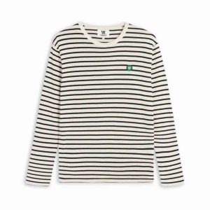  - Långärmad tröja från Wood Wood, blåa ränder! Såklart äkta. Såhär sitter den på mig som vanligtvis har XS-S. Pris inklusive frakt. 💙