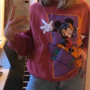  - Fint skick, har dock klippt av ena lappen (se bild 3) annars inga defekter. Väldigt skön och passat till allt. 