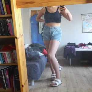 Blått linne  - Fint blått linne från United Colors Of Benetton! Hade även varit snyggt croppat eller uppknutet💕priset inkluderar frakten! 🦋