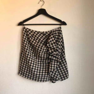  - Fin kjol från H&M med slits på ena sidan