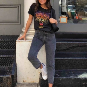  - Super snygg och sköna jeans från levis, köparen står för frakten!