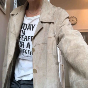 Mockajacka - Mocka jacka köpt secondhand. Stor storlek men sitter jättefint på mig som är S