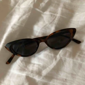  - Solgalsögon från hm, köpta förra året så är i bra skick. Köparen står för frakten💛