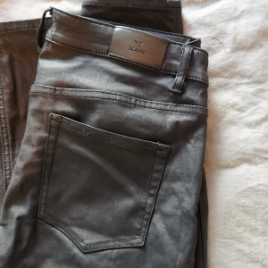 Nly jeans  - Super snygga, använda men hela. Säljer pga ej passar.  Köparen står för frakten. 