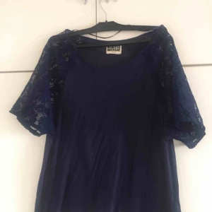  - Oversized snygg blå top från weekday