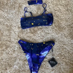  - Aldrig använd bikini med rymdmotiv i storlek S 
