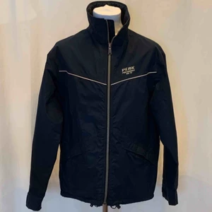 Vintage Peak Performance jacka  - Vintage Peak Performance Gore-tex  vår/sommar jacka. Storlek M , jackan är i mycket gott skick.   Kan hämtas i Uppsala eller skickas mot fraktkostnad.