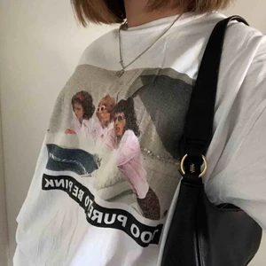  - snygg oversized grease tröja köpt från zara, rätt säker på att den är slutsåld. Buda från 50! 😇