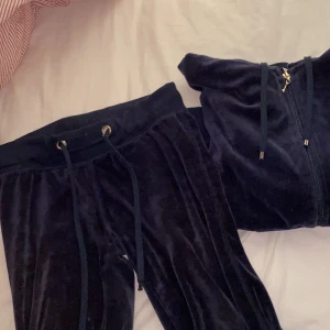 Mjukiset  - Säljer detta använde mjukissett som inte används mer. Båda plaggen köpa tillsammans för 50kr💓 Köparen står för frakt . 