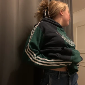 oversized hoodie - Cool oversized addidas hoodie i nyskick anpassar en s-m. Nypris 700