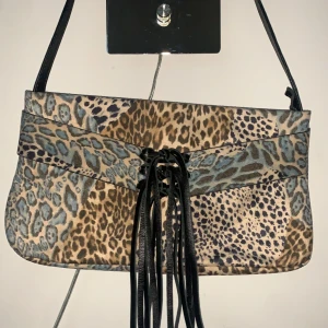 Axelväska - Priset kan diskuteras! Betalningen sker genom swish:)