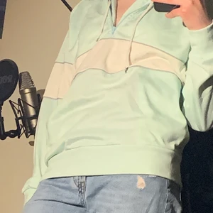 Mysig 70-tals kofta - 🚨ALLT PÅ MIN SIDA 30KR!!🚨 Ärvd av min mamma! Kan mötas upp vid köp över 100kr, annars står köparen för frakten 🥰