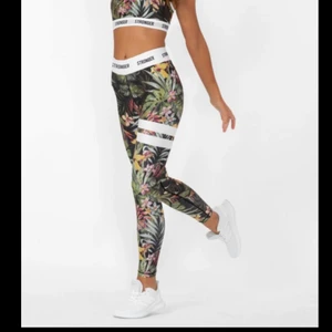 Strongertights - Köpta för några år sedan men i väldigt fint skick. Skickar mot att köparen betalar för frakten