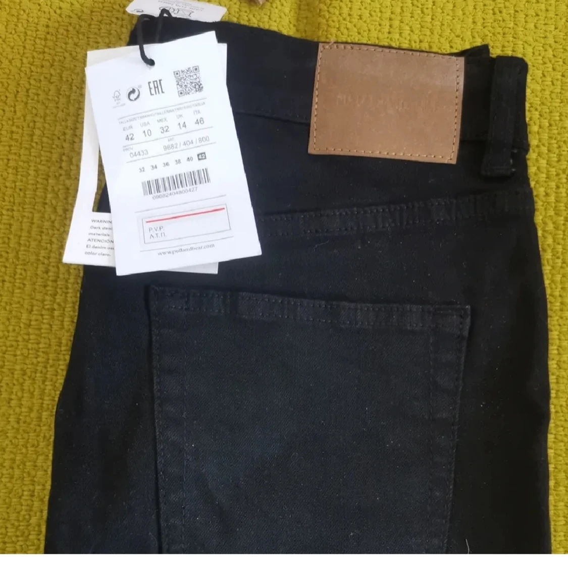 HELT NYA Pull & Bear svarta jeans 42 - 90