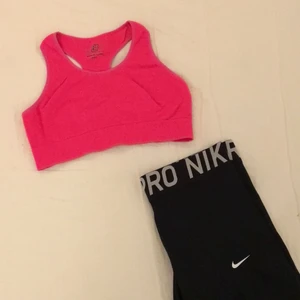 Sport bh - Seamless sport bh i superskönt material. Använd endast ett par gånger. Storleken är m/L men den sitter mer som en s/m. Passar alltså a/b kupa. 