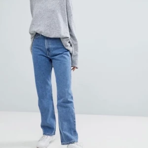 Weekday row - Supersnygga jeans från weekday i modellen row, knappt använda