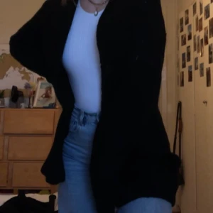 Mysigt kofta - En jättemysig kofta från InTown. Köparen står för frakten, men jag kan också mötas upp i Malmö eller Lund!💞💞🥰😚