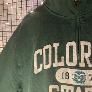 Colorado halfzip - Fet vintage colorado halfzip tröja! Cond 8/10 lite nopprig på trycket. 350kr eller bud. 