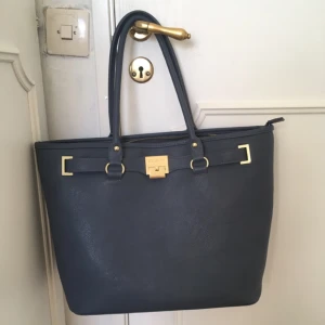  - väska från don donna, köptes för 500 ishhhhh