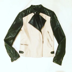  - Snygg tvåfärgad bikerjacka i fakeläder från MQ! Nästan helt oanvänd 🎉
