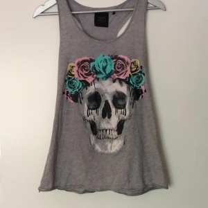  - Fint linne från Saints and mortals.