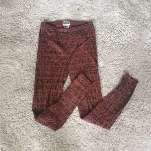  - Mönstrade leggings från Weekday