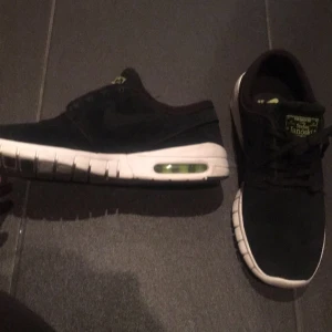  - Nike, stefan Janoski. Använda 1 gång. Ett skosnöre fattas