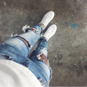  - Boyfriend jeans från Gina Tricot i storlek 34. Om man vill att dom ska sitta tajt passar dom en 36:à. 