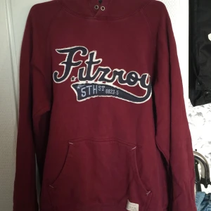  - Gammal hm hoodie med vintage feeling. Fortfarande bra kvalité och är inte sliten. 