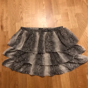  - Hm kjol, aldrig använd. 