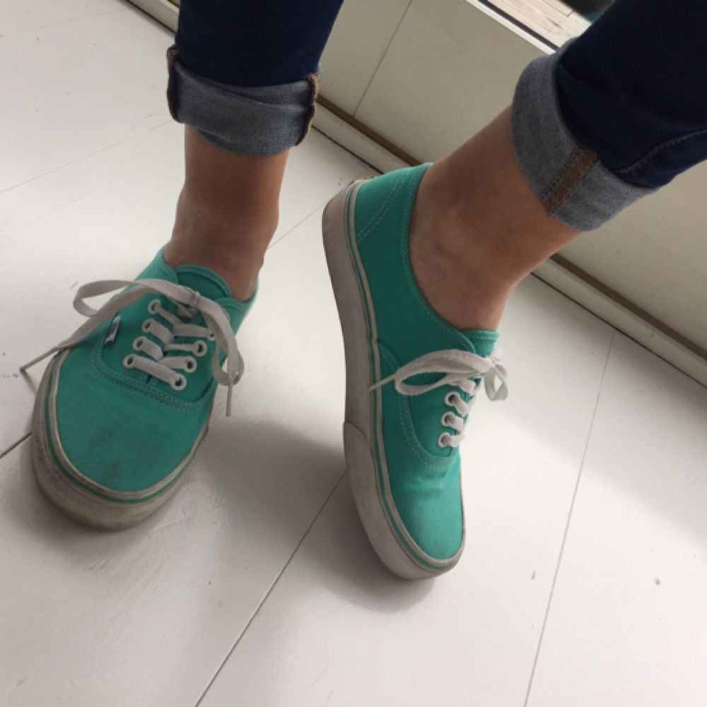 Fina skor från Vans i en härlig grön/blå färg. Riktigt fina sommar skor❤. Skor.