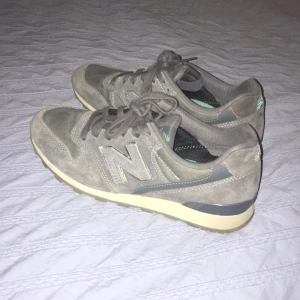  - New Balance skor, använt enstaka gånger, ytterst bra skick. 