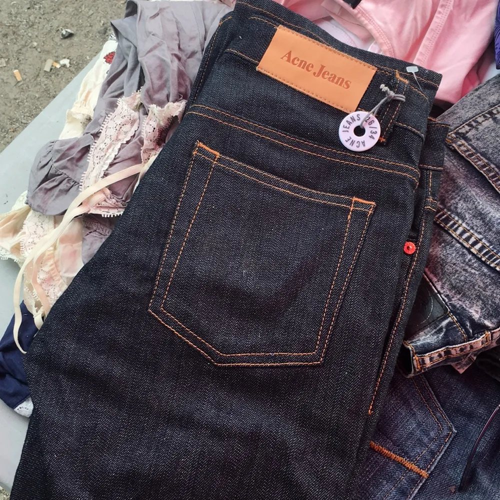 Oanvända acne  jeans i 26-34! Modellen hep  Nypris 1199kr. Prislapp finns kvar.   Köparen betalar ev frakt.. Jeans & Byxor.