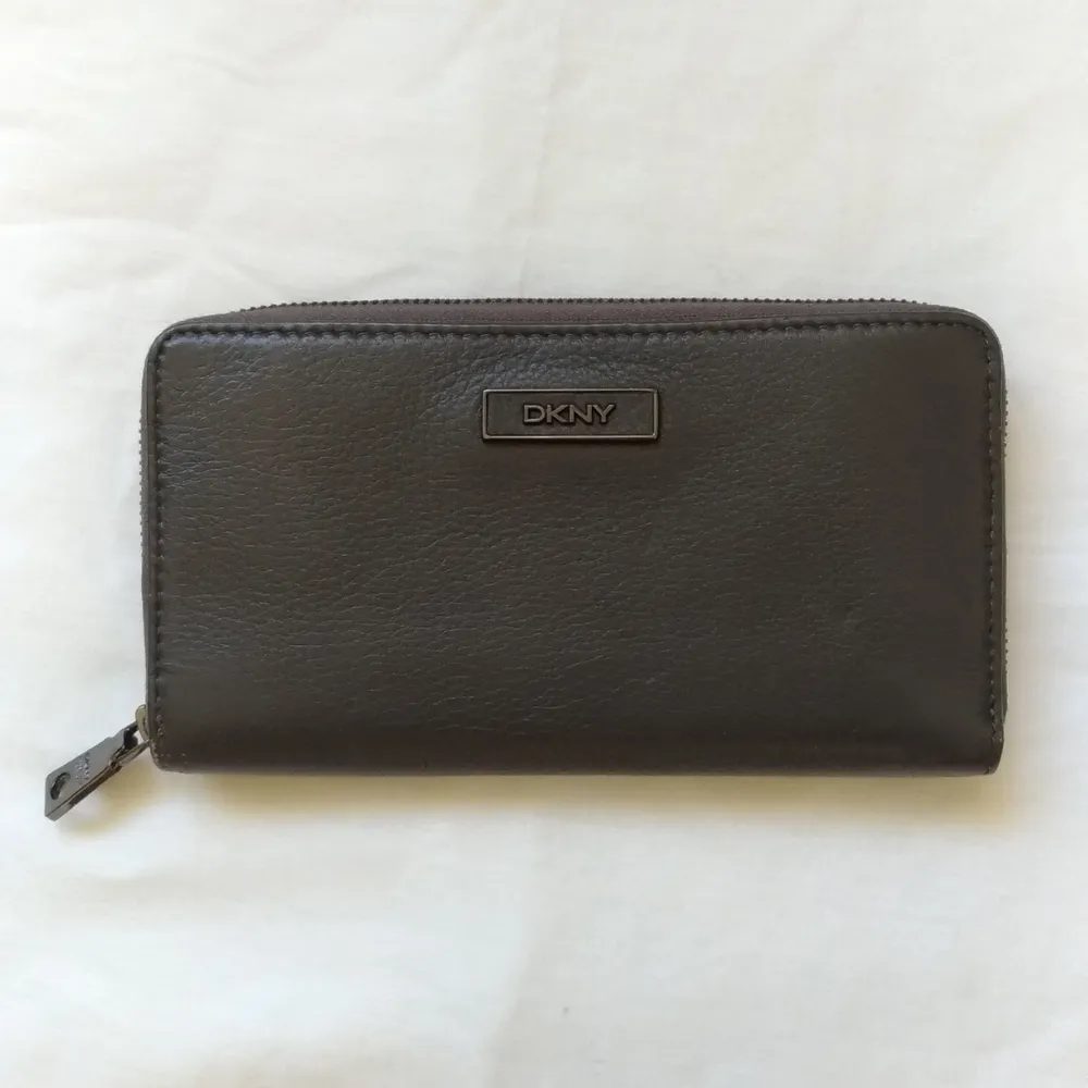 Plånbok DKNY, 10x19 cm. Accessoarer.