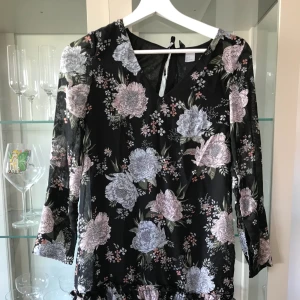  - Klänning från H&M. Stl 32