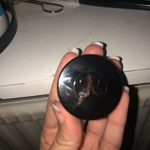  - En älta Anastasia dipbrow pomade i färgen ”medium Brown” 