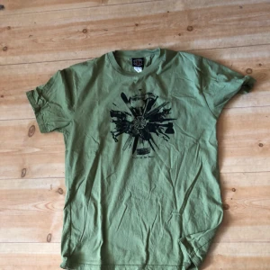  - Independent T-shirt i trevligt beg skick. 