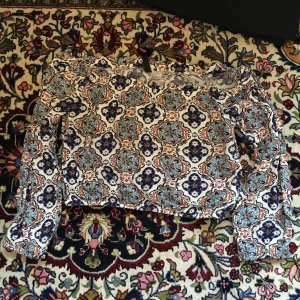  - Kroppad långärmad från H&M! Frakt ingår i priset om vi inte kan mötas upp I Lund⭐️