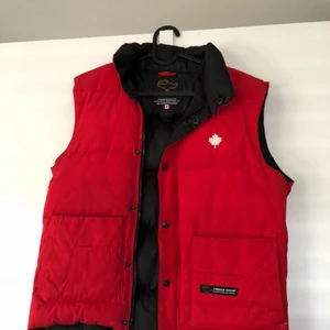  - Canada goose väst i jätte fint skick 